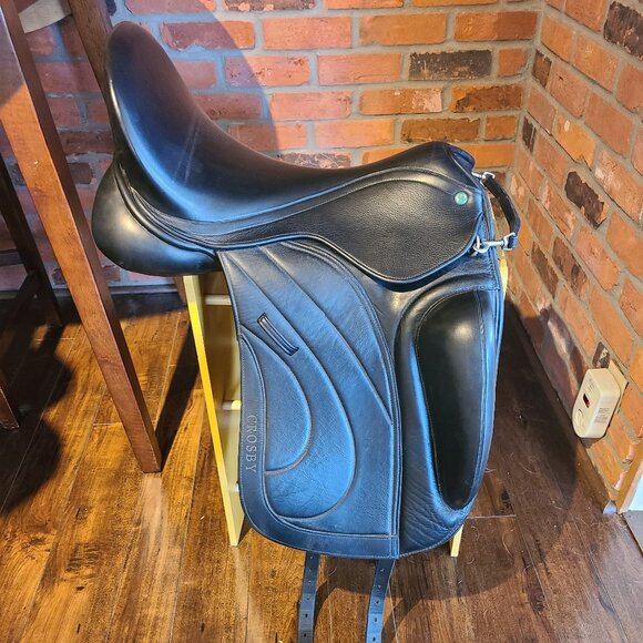 Crosby  18" Monoflap Dressage Saddle with Opti-fit Interchangeable Gullet - Picture 2 of 15